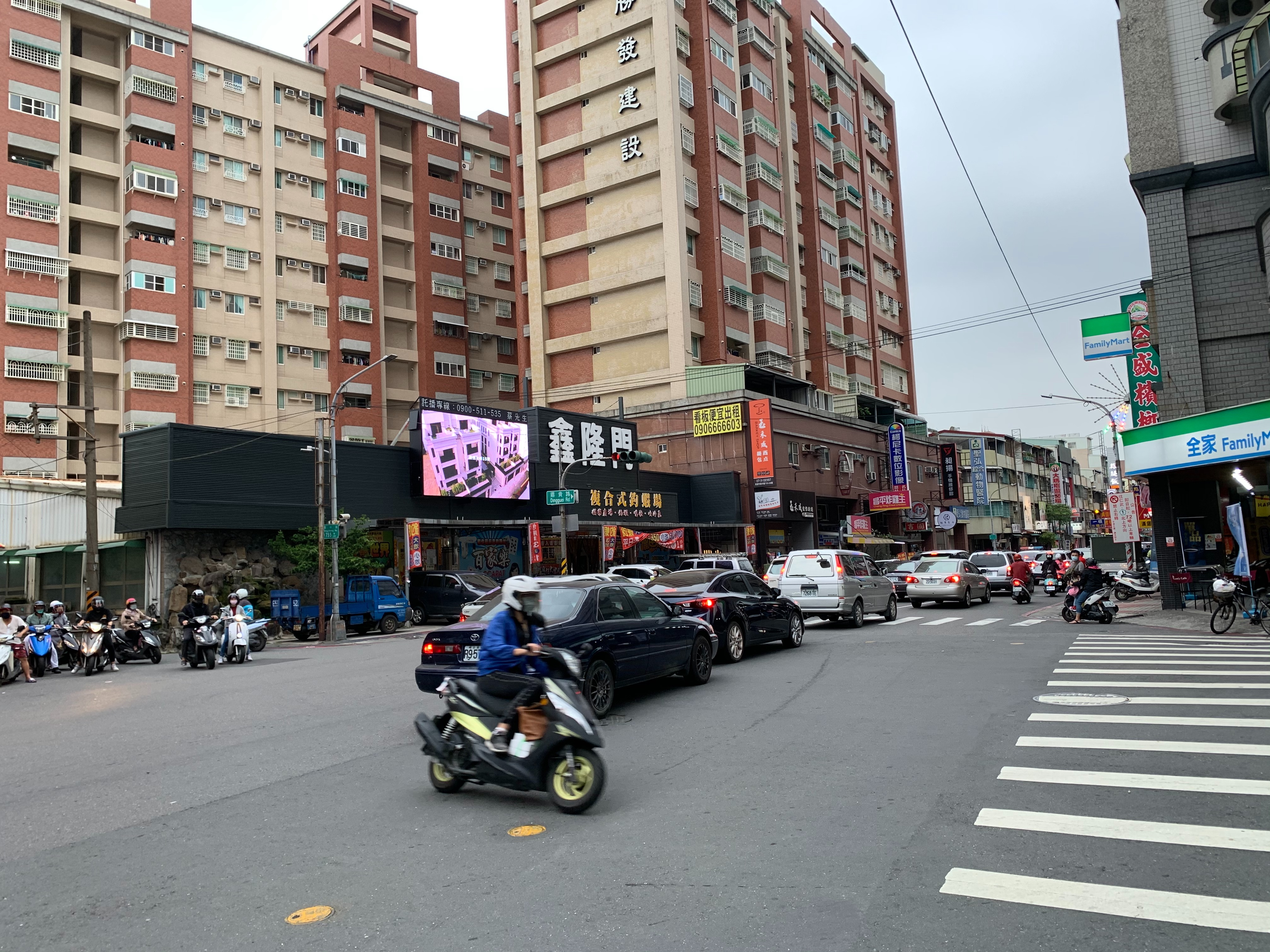 文藻榮總仁武國道1號國道3號電視牆-0-往國一國三榮總仁武方向